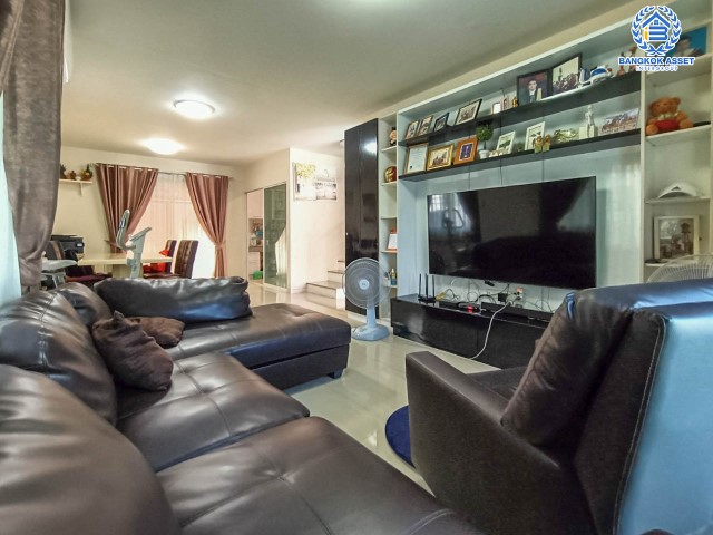 *****บ้านเดี่ยวมือสองย่านกรุงเทพมหานคร ม.โฮมเพลส เดอะพาร์ค วงแหวน-พระราม9 เนื้อที่กว้างขวางมากถึง 51 ตร.ว. ฟังก์ชัน 3 ห้องนอน 2 ห้องน้ำ 2 ที่จอดรถ แถมฟรี! 4 เครื่องปรับอากาศ และเฟอร์นิเจอร์ทั้งหลัง บนทำเลดี ใกล้สุวรรณภูมิ และทางด่วน "มอเตอร์เวย์ พระราม9"